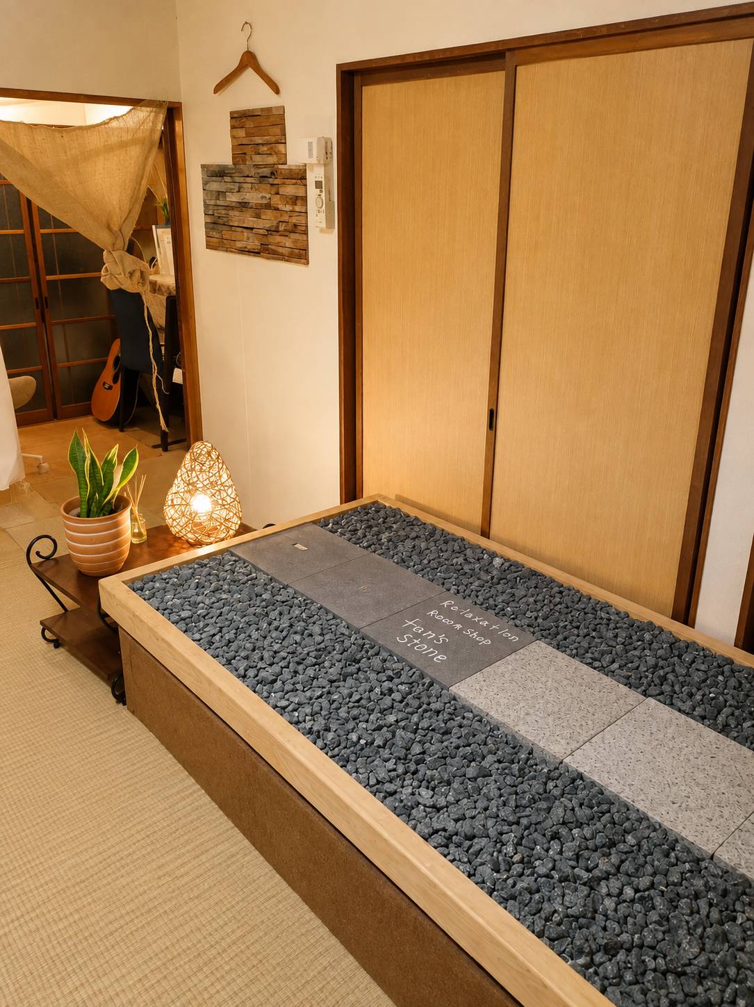 温熱ストーンセラピーの施術ベッド